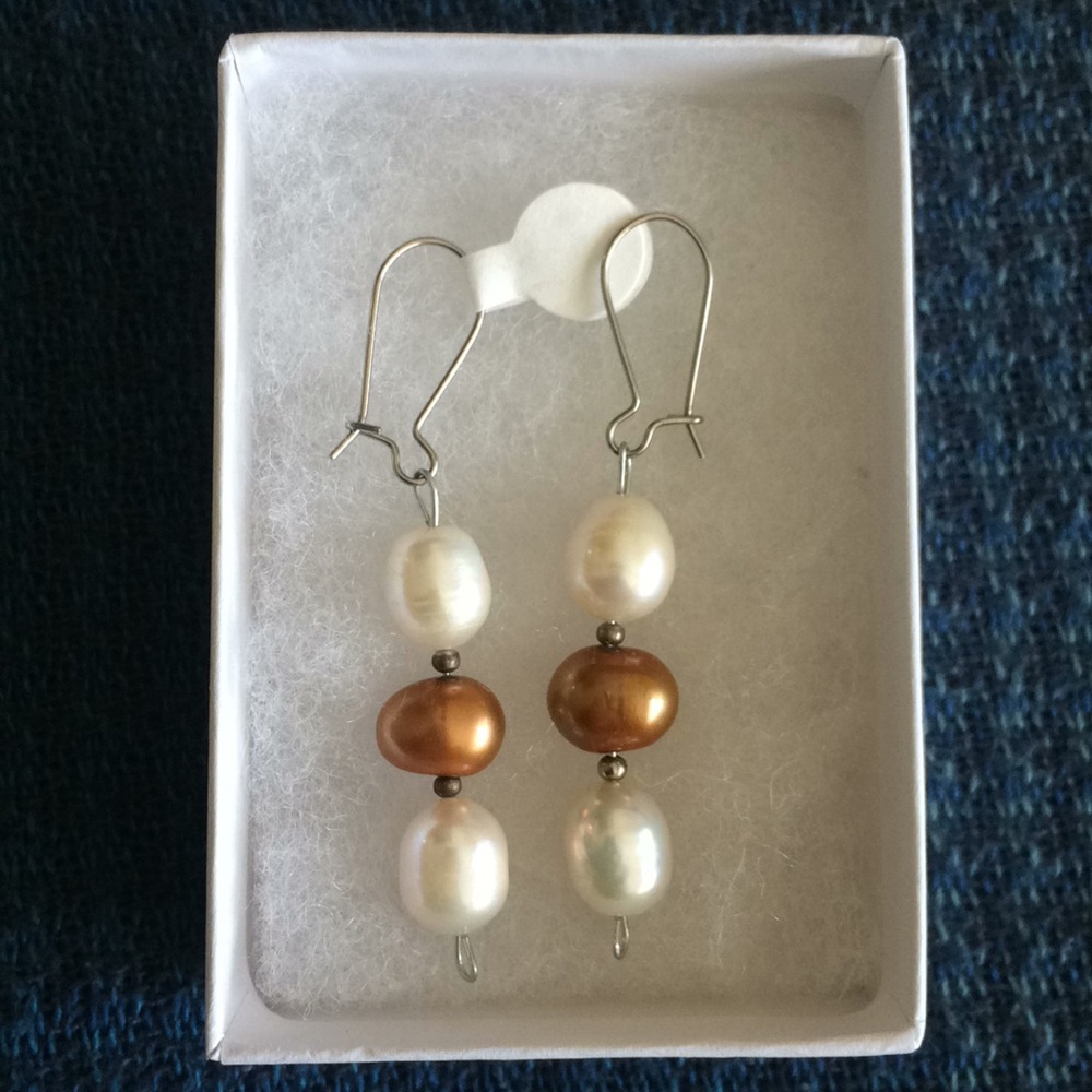 🆕White &Gold Freshwater Pearls Earrings⭐️